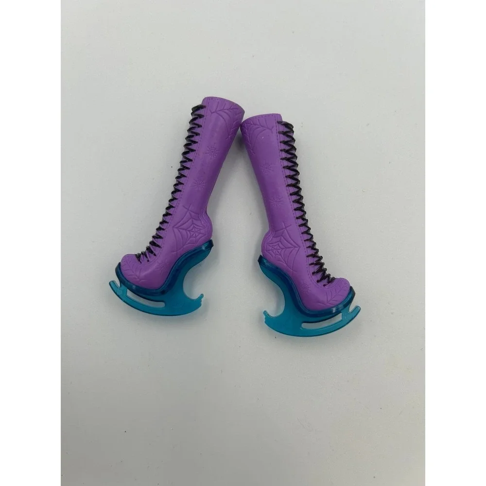 Monster High Abbey Bominable Maul Sessions Pair Ice Skating Boots